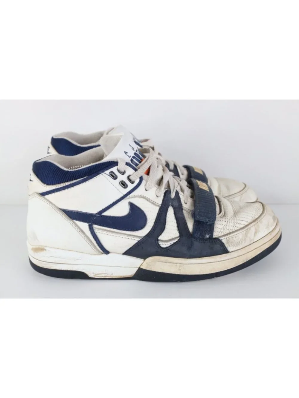 Vintage Y2K 2004 Nike Mens 10 Distressed Air Alpha Force Shoes Basketball White
